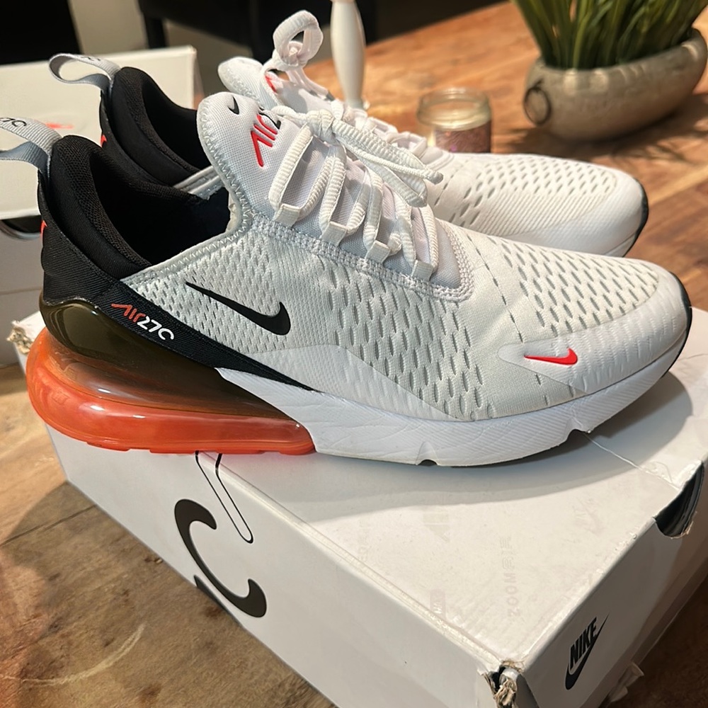 2022
Air Max 270 'White Hot Punch'